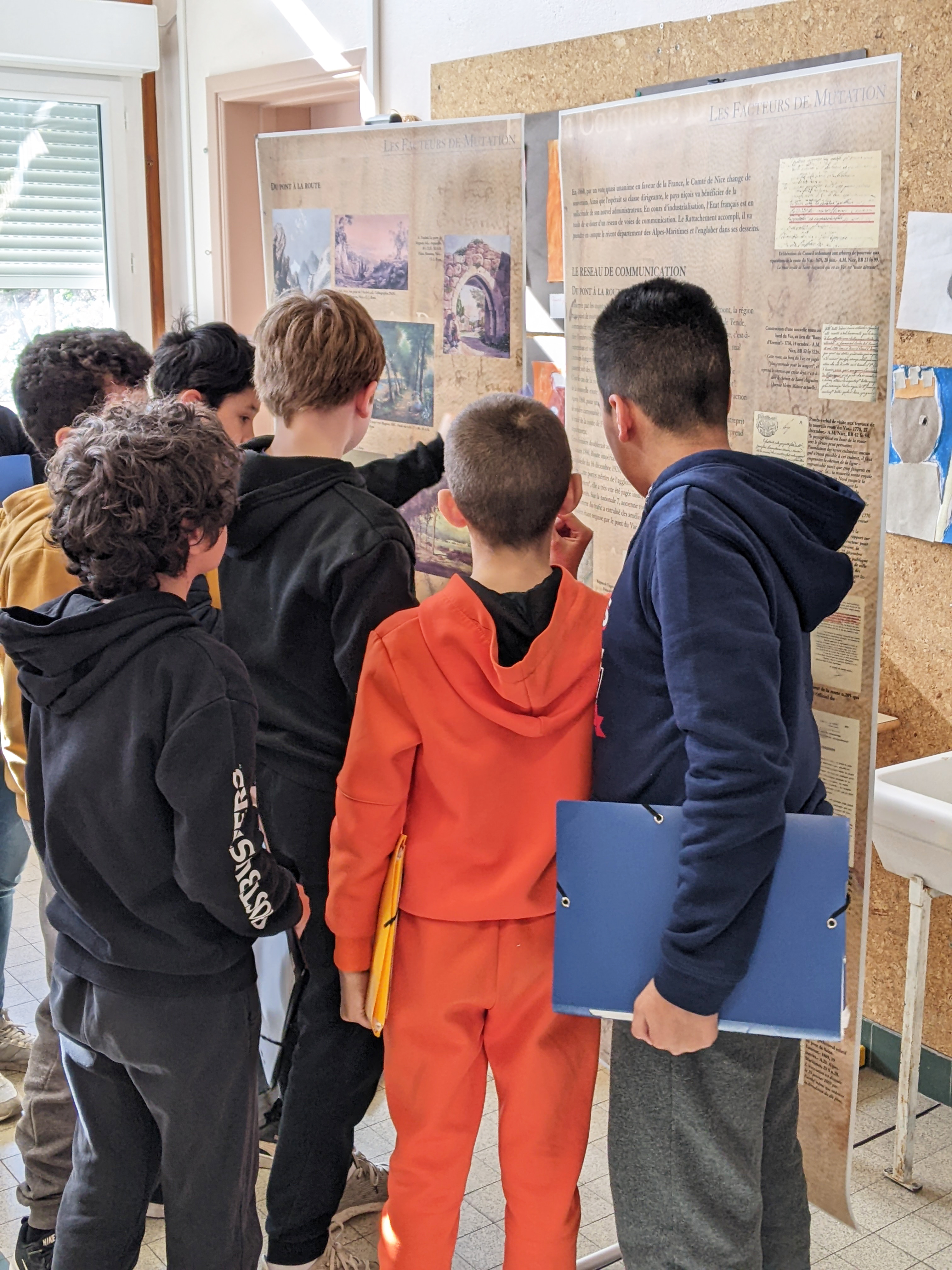 Médiation hors-les-murs : les expositions itinérantes des Archives